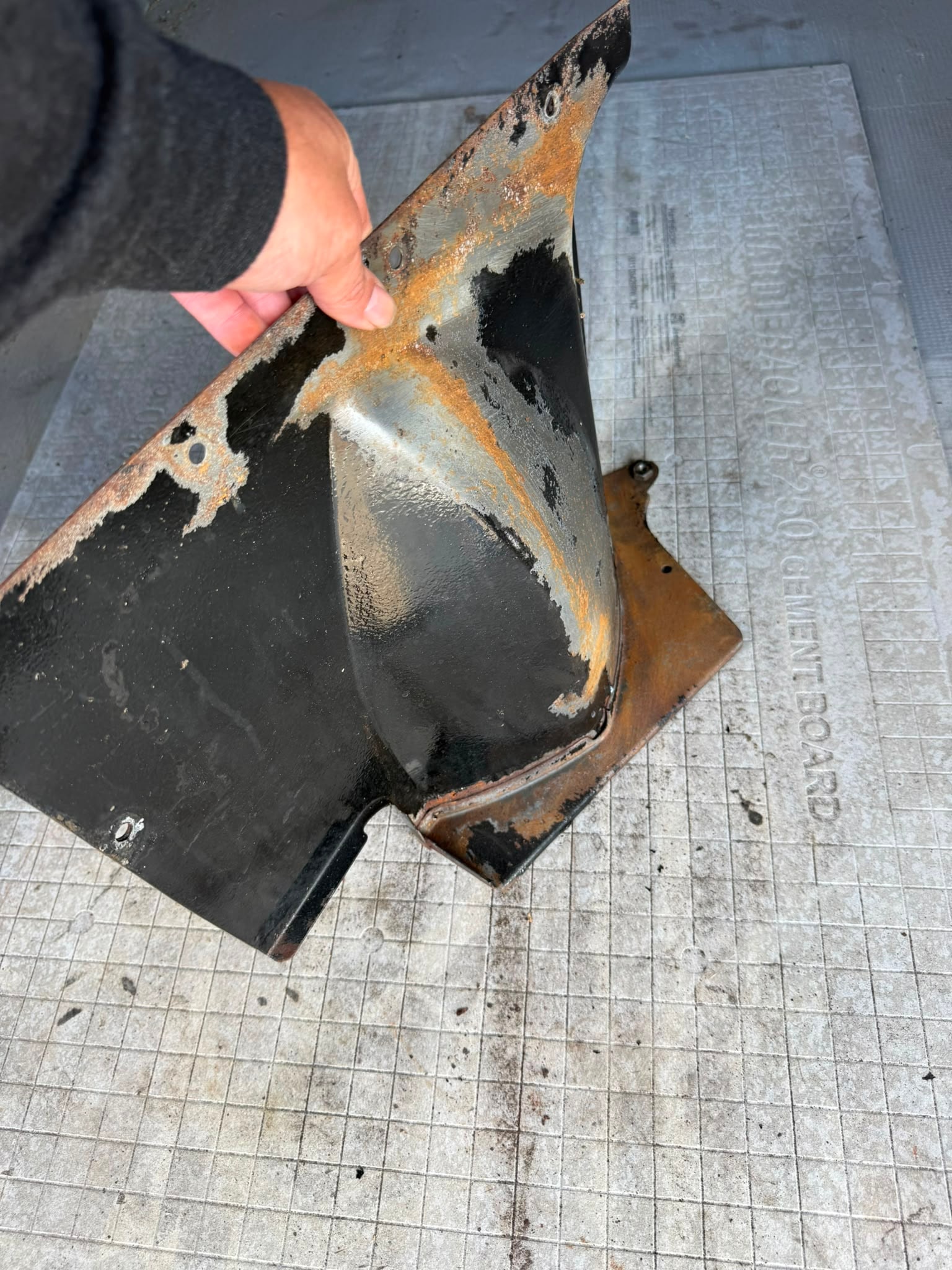 Rolls Royce Silver Cloud rear wing before laser cleaning — heavy rust and paint