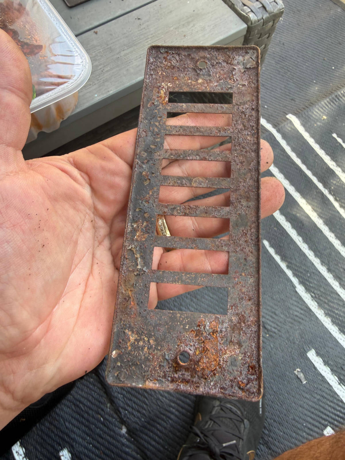 Cast iron vent grille before laser cleaning — heavily rusted and corroded